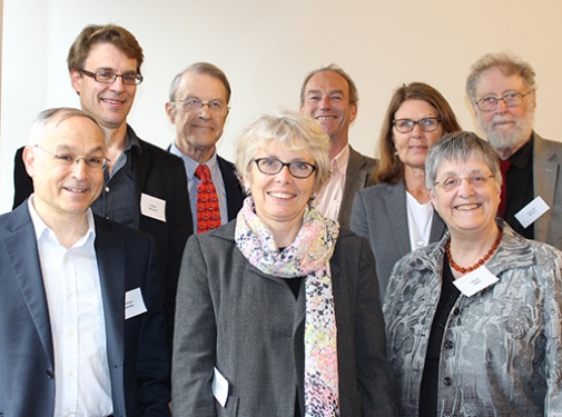 Övre raden från vänster Haldor Byrkjeflot, Lars Engwall, Thomas Hylland Eriksen, Ingalill Holmberg och John W. Meyer. Undre raden från vänster Michael Barzeley, Christine Musselin och Susan Wright. 