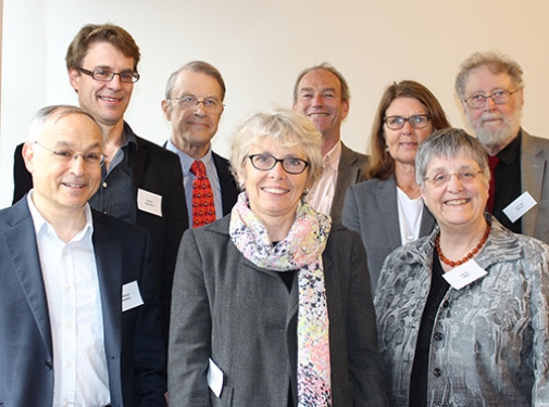 Övre raden från vänster Haldor Byrkjeflot, Lars Engwall, Thomas Hylland Eriksen, Ingalill Holmberg och John W. Meyer. Undre raden från vänster Michael Barzeley, Christine Musselin och Susan Wright.
